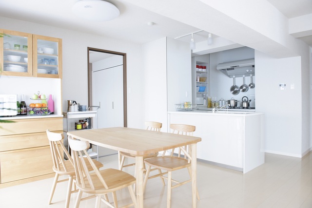 お掃除しやすい部屋ってどんな部屋？押さえておきたいポイントから家具選びまでご紹介
