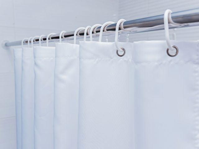 シャワーカーテンのカビをキレイに！おすすめのお掃除方法とアイテムを紹介